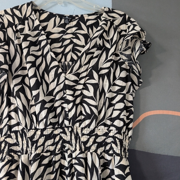 Jules & Leopold Leaf Print Black Off White Flutter Sleeve Midi Dress - Picture 3 of 5